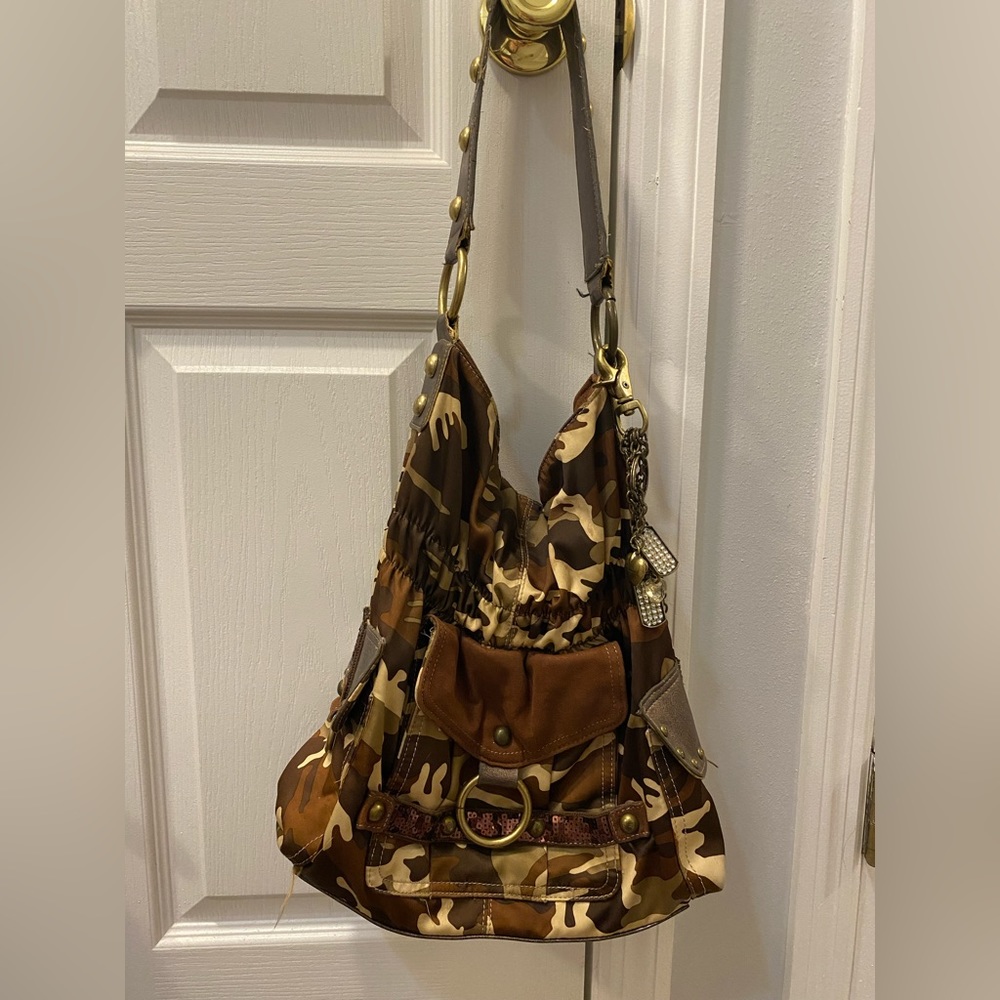 Kathy Van Zeeland army print shoulder bag